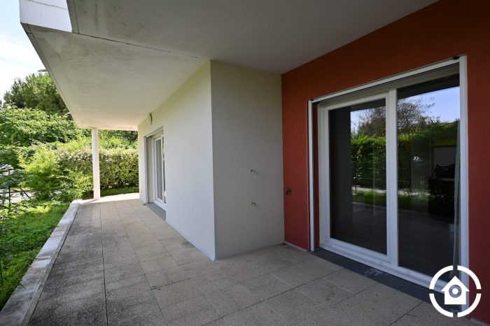 Photo Appartement en RDC avec 2 chambres, terrasse et jardin de 54 m², cave, place de parking et garage image 9/11