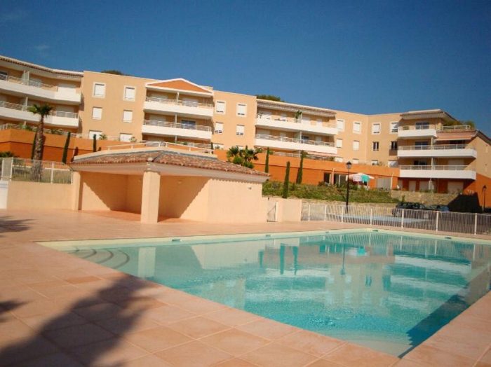 Appartement à louer, 3 pièces - Cavalaire-sur-Mer 83240