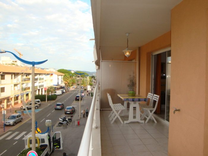 Appartement à louer, 2 pièces - Cavalaire-sur-Mer 83240