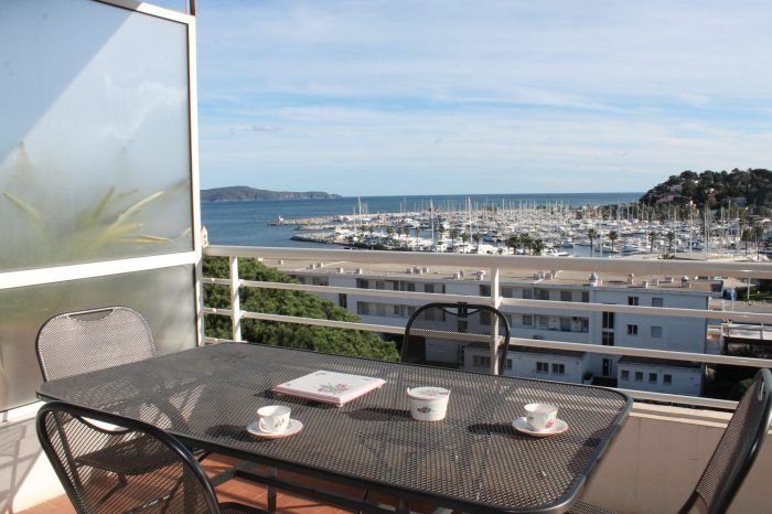 Appartement à louer, 3 pièces - Cavalaire-sur-Mer 83240