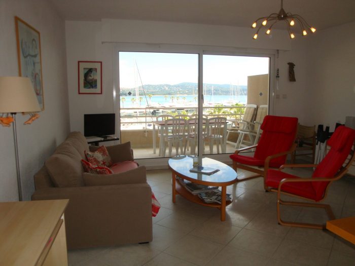 Appartement à louer, 3 pièces - Cavalaire-sur-Mer 83240