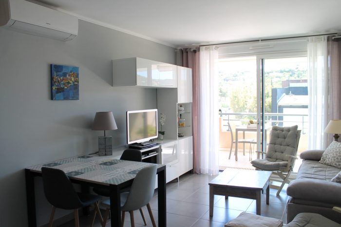 Appartement à louer, 2 pièces - Cavalaire-sur-Mer 83240
