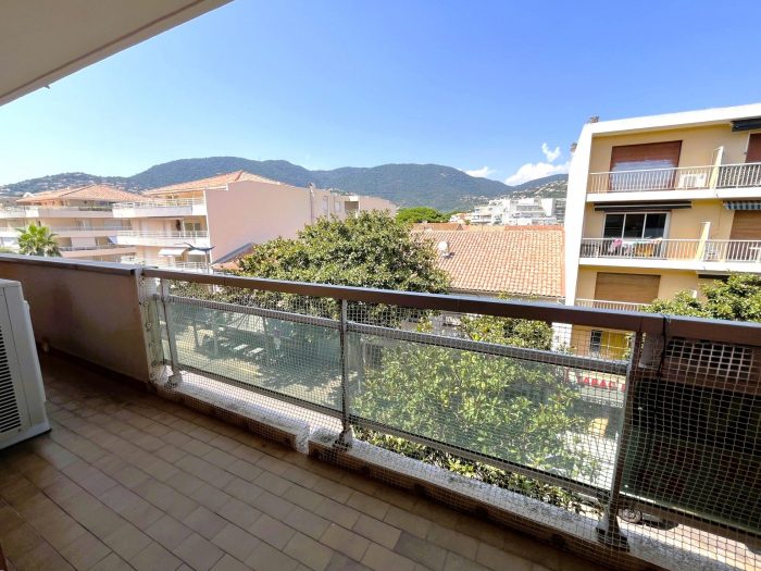 Apartment for sale, 4 rooms - Cavalaire-sur-Mer 83240