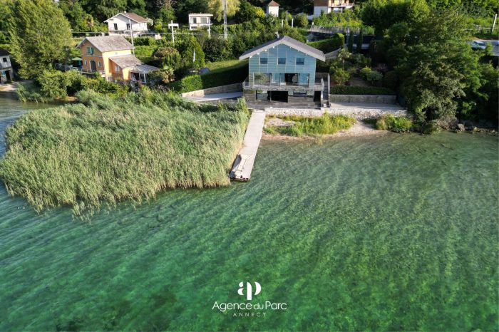 Photo Villa pied dans l'eau ponton et plage privée - Lac du Bourget image 28/29