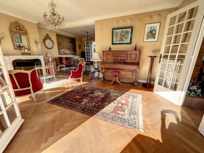 Villa à vendre, 8 pièces - La Celle-Saint-Cloud 78170