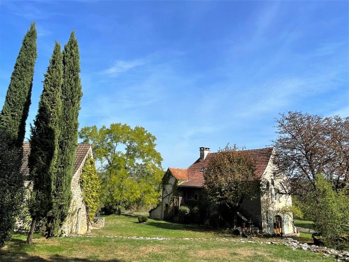 Photo LOT -  Maison traditionnelle en pierre avec 3  chambres, grange, piscine, tennis sur 10 hectares image 24/27