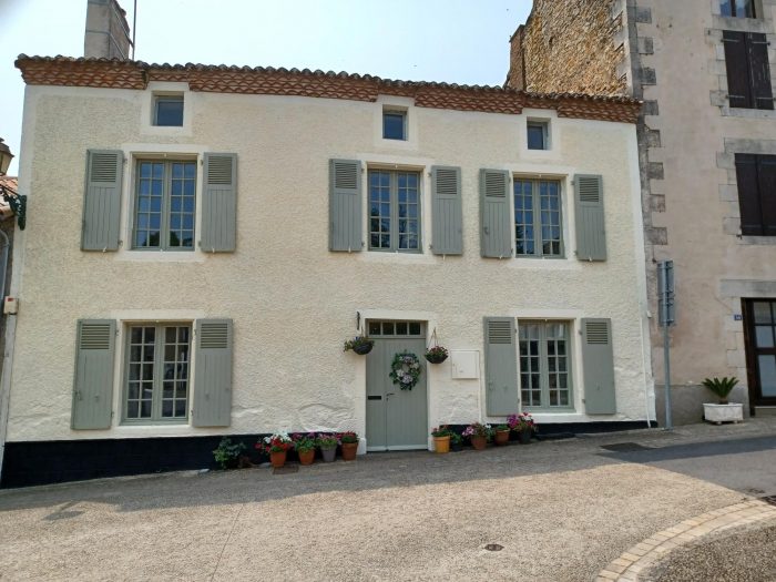 Vente Maison/Villa LUSSAC-LES-CHATEAUX 86320 Vienne FRANCE