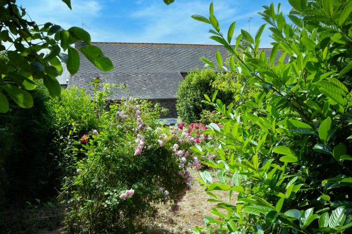 Photo ILLE-ET-VILAINE, Roz-Landrieux, Bretagne. Maison de campagne de 4 chambres avec 1730m2 de terrain. image 10/22