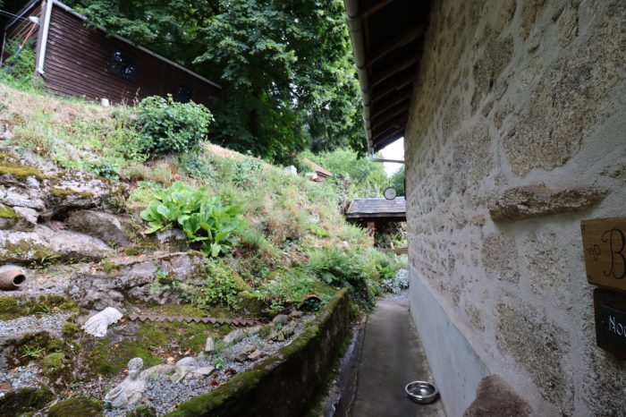 Photo CREUSE. St-Amand-Jartoudeix. Maison en pierre avec 2 chambres, garage et un jardin de 740m2. image 26/34