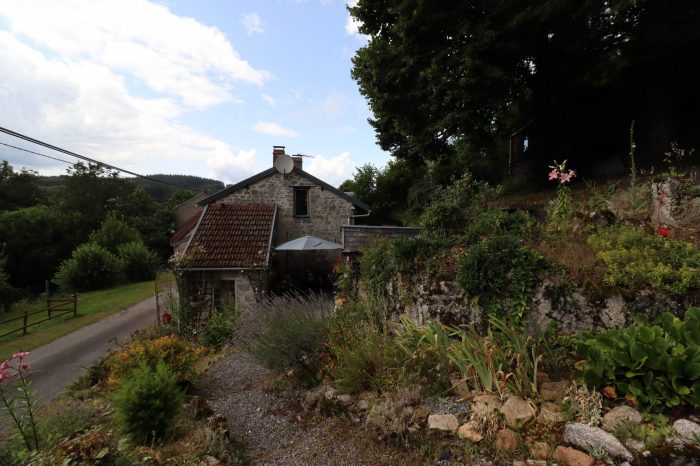 Photo CREUSE. St-Amand-Jartoudeix. Maison en pierre avec 2 chambres, garage et un jardin de 740m2. image 28/34