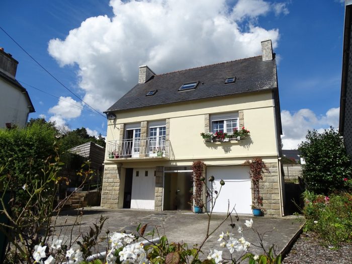 Photo FINISTERE, dans le village du Le Faou, cette maison familiale indépendante de 3 chambres avec une vue magnifique image 2/35