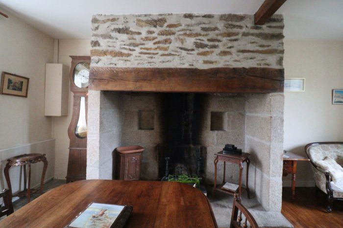 Photo CORREZE. Argentat-sur-Dordogne. Maison en pierre avec 5 chambres, garage et un jardin de 810m2. image 7/27