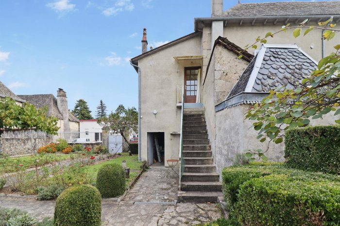 Photo CORREZE. Argentat-sur-Dordogne. Maison en pierre avec 5 chambres, garage et un jardin de 810m2. image 27/27