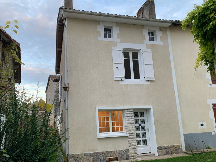 Vente Maison/Villa BENEST 16350 Charente FRANCE