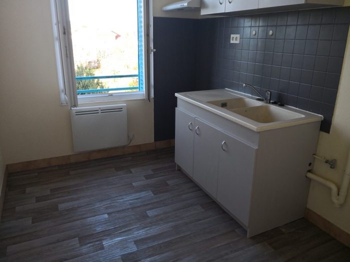 Appartement à louer, 2 pièces - Montluçon 03100