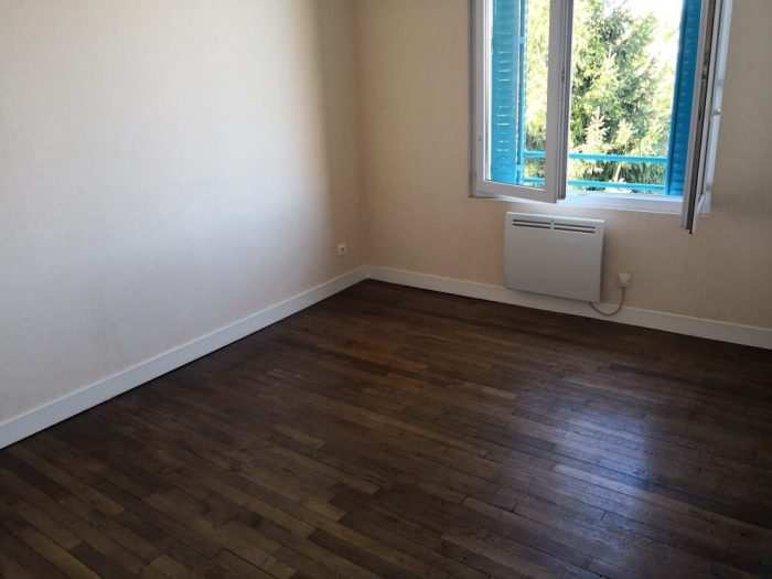 Appartement à louer, 2 pièces - Montluçon 03100