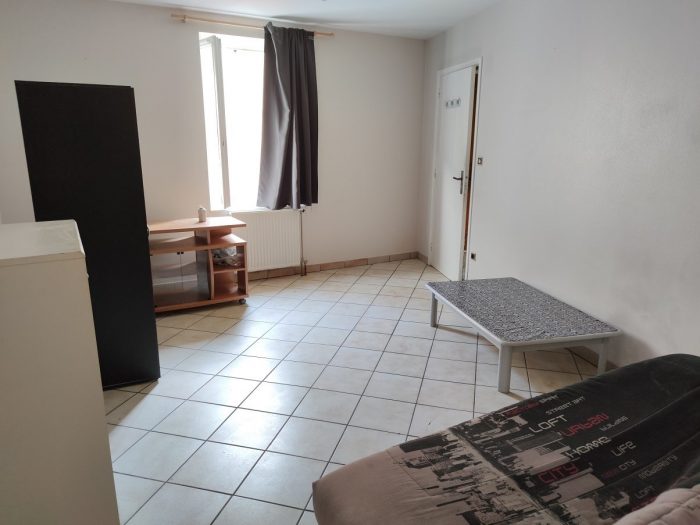 Appartement à louer, 1 pièce - Montluçon 03100