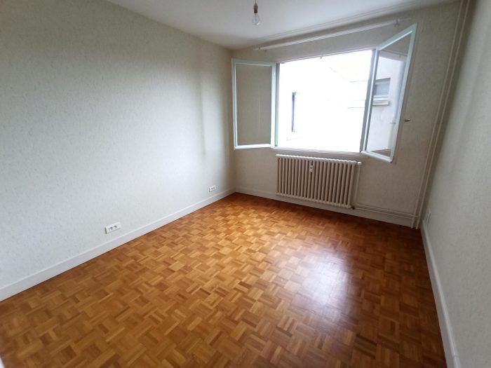 Appartement à louer, 3 pièces - Montluçon 03100