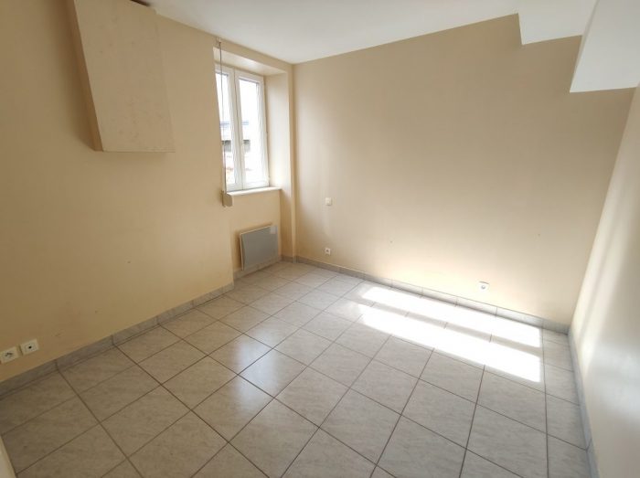 Location annuelle Appartement NERIS-LES-BAINS 03310 Allier FRANCE