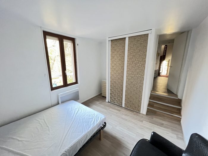 Appartement à louer, 1 pièce - Montluçon 03100