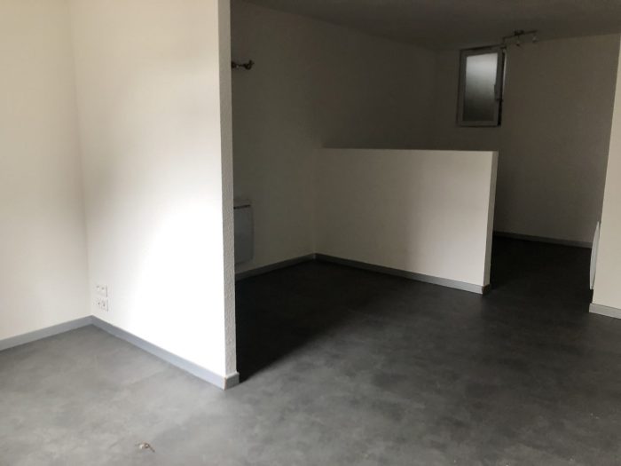 Appartement à louer, 1 pièce - Montluçon 03100