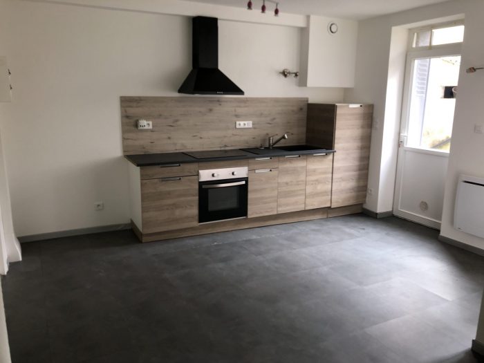 Appartement à louer, 1 pièce - Montluçon 03100