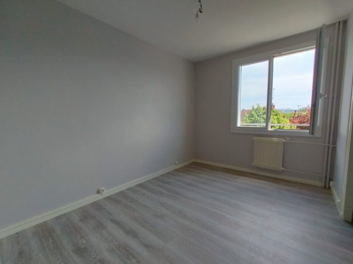 Appartement à louer, 4 pièces - Montluçon 03100