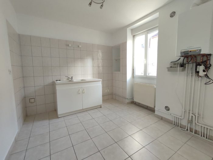 Appartement à louer, 2 pièces - Montluçon 03100