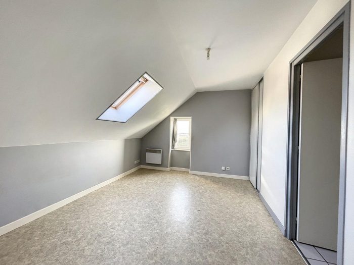 Appartement à louer, 1 pièce - Montaigut 63700