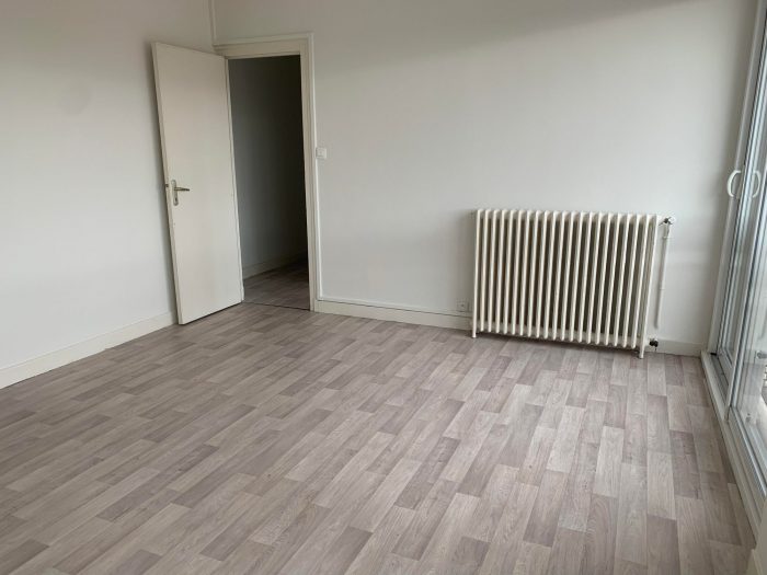 Appartement à louer, 2 pièces - Montluçon 03100