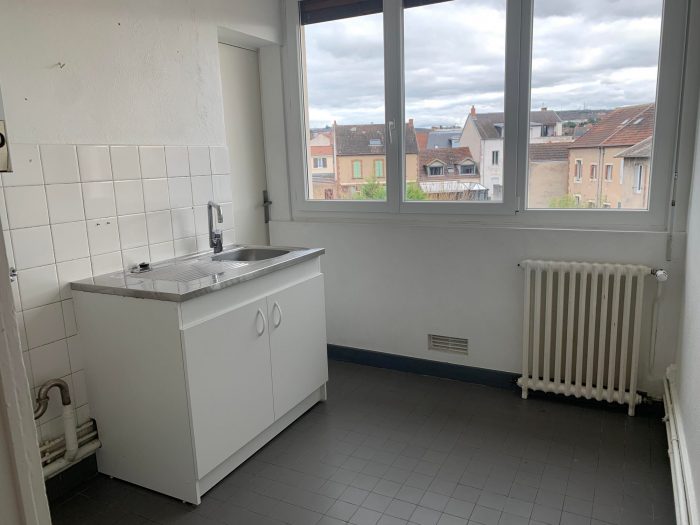 Appartement à louer, 2 pièces - Montluçon 03100