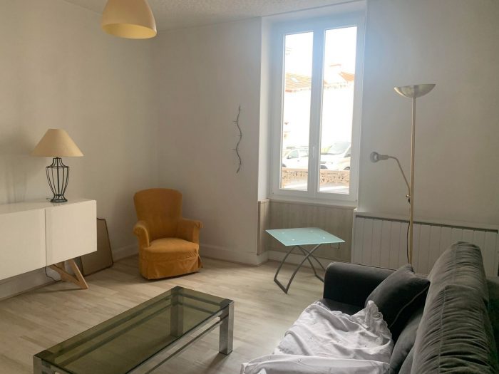 Appartement à louer, 1 pièce - Montluçon 03100