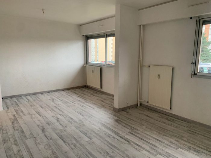 Appartement à louer, 2 pièces - Montluçon 03100