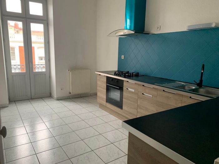 Appartement à louer, 4 pièces - Montluçon 03100