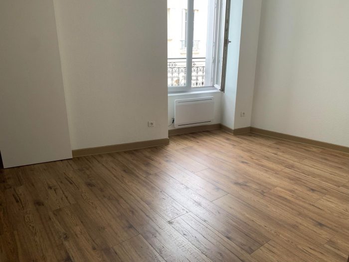 Appartement à louer, 2 pièces - Montluçon 03100