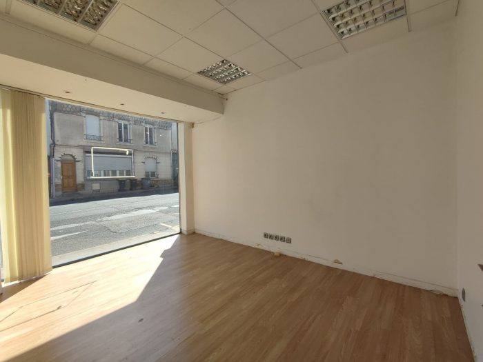 Local commercial à louer, 90 m² - Montluçon 03100