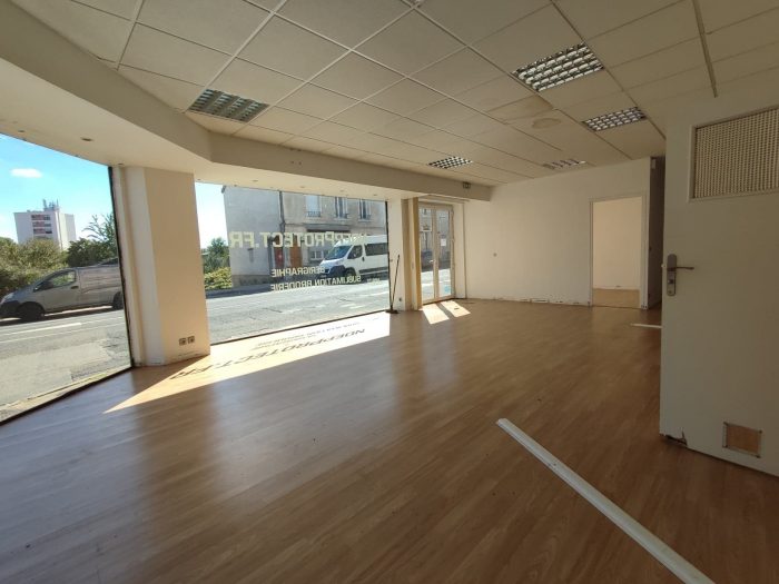 Local commercial à louer, 90 m² - Montluçon 03100