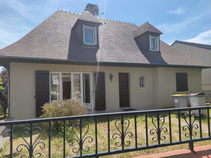 Maison traditionnelle à vendre, 8 pièces - Montluçon 03100