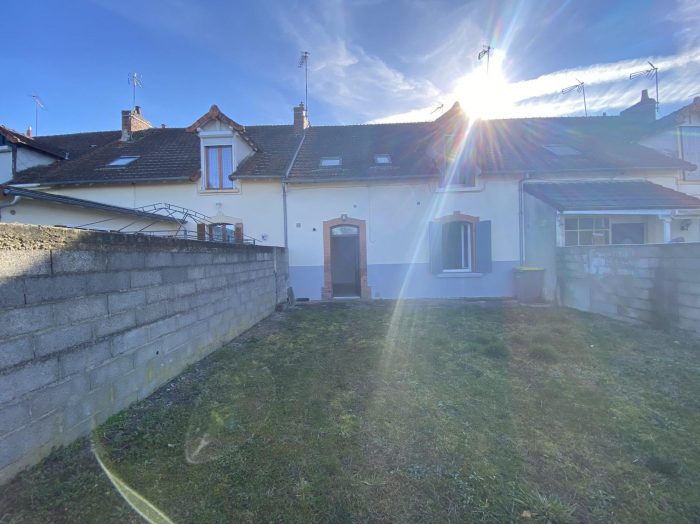 Maison mitoyenne 2 côtés à vendre, 3 pièces - Commentry 03600