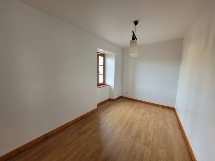 Appartement à louer, 2 pièces - Aigueperse 69790