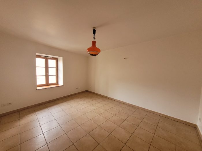 Appartement à louer, 2 pièces - Aigueperse 69790