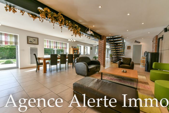 Maison individuelle à vendre, 10 pièces - Le Doulieu 59940