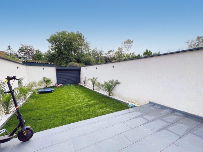 Photo Maison de 121 m2 entièrement rénovée comprenant 3ch jardin et terrasse image 9/23
