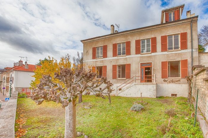 Maison ancienne à vendre, 8 pièces - Le Mesnil-le-Roi 78600