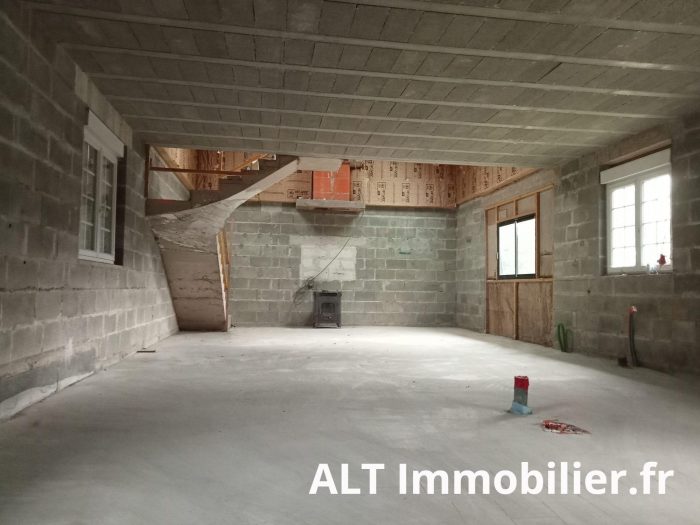 Normandie, 15 min Falaise Sud (61), Maison 127 m² à finir de rénover - toit, charpente, fosse neuf - terrain 2778 m²