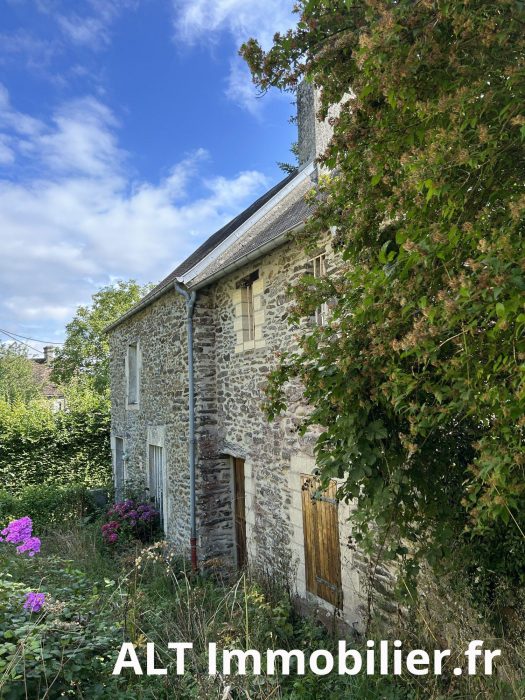 NORMANDIE, Suisse Normande, entre Pont d'Ouilly et Falaise, maison en pierres avec grange - terrain 2229 m²