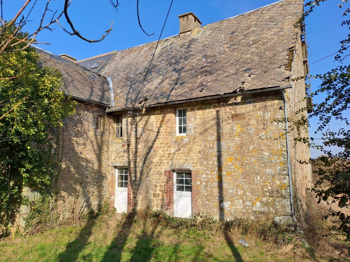 Normandie, maison pierres à rénover avec plus de 5 hectares