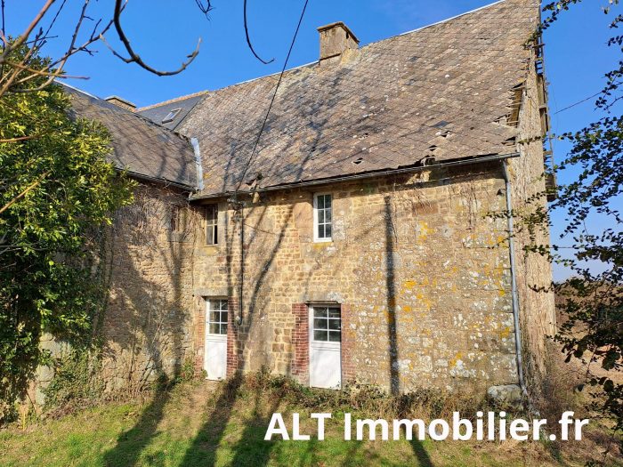 Normandie, maison pierres à rénover avec plus de 5 hectares