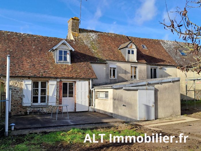 Photo Normandie, axe Flers / Argentan, Briouze, ensemble immobilier appartement avec local commercial, maison cour image 1/8