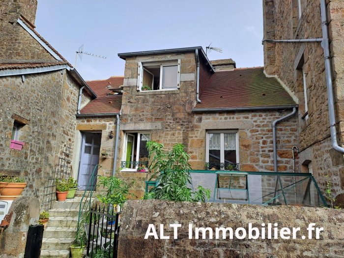Normandie, 10 minutes Bagnoles de l'Orne, maison en pierres 2 chambres avec cour